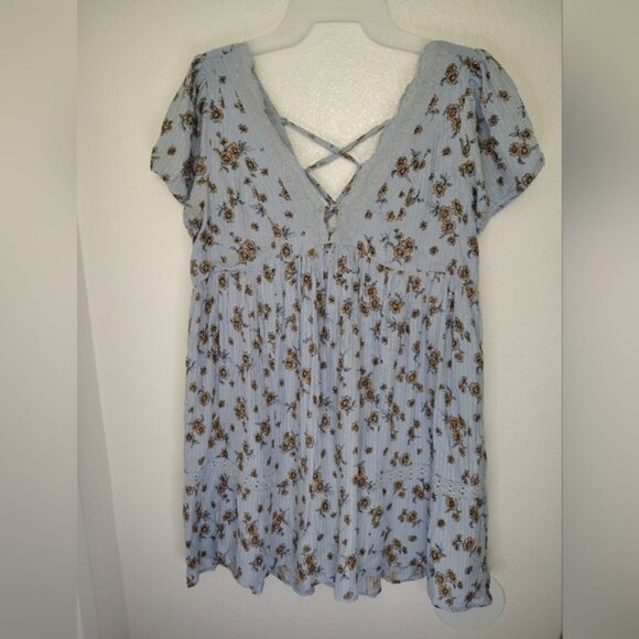Urban Outfitters Blue Babydoll Mini Dress Sz M V Lace Neck Cotton Flower Print - Picture 1 of 14